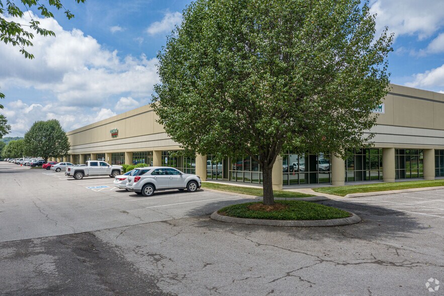 Primary Photo Of 305 Seaboard Ln, Franklin Warehouse For Lease