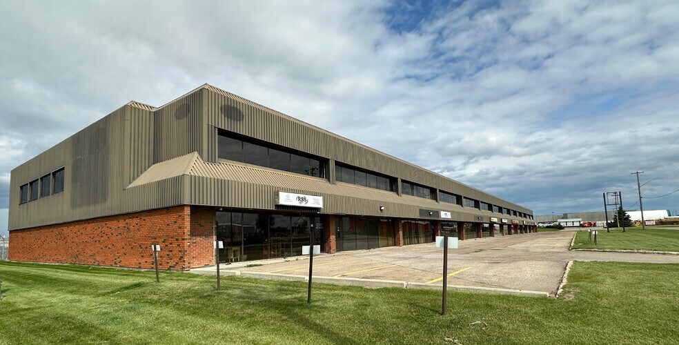 Primary Photo Of 4407 66 Av, Leduc Flex For Lease