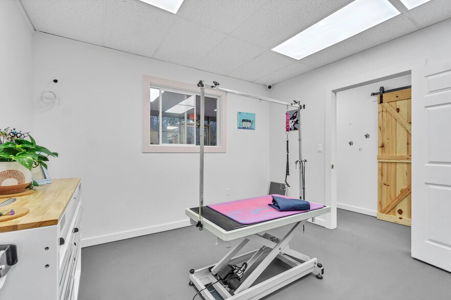 More Photos Of 110 E Butler Rd, Mauldin Unknown For Lease