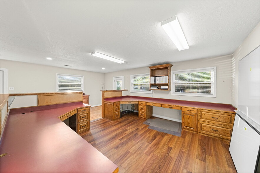 More Photos Of 125 Woodhaven Rd, North Wilkesboro Office For Sale