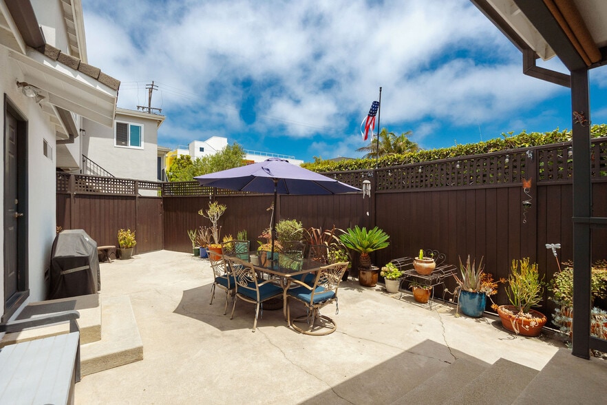 More Photos Of 1817 Euclid St, Santa Monica Apartments For Sale