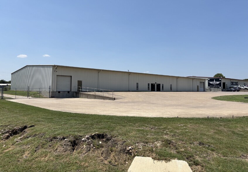 More Photos Of 4525-4529 JD Mouser Pky, Alvarado Warehouse For Lease
