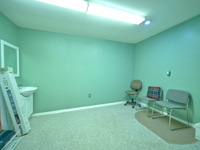 More Photos Of 629 S Broad St, Brooksville Office For Sale