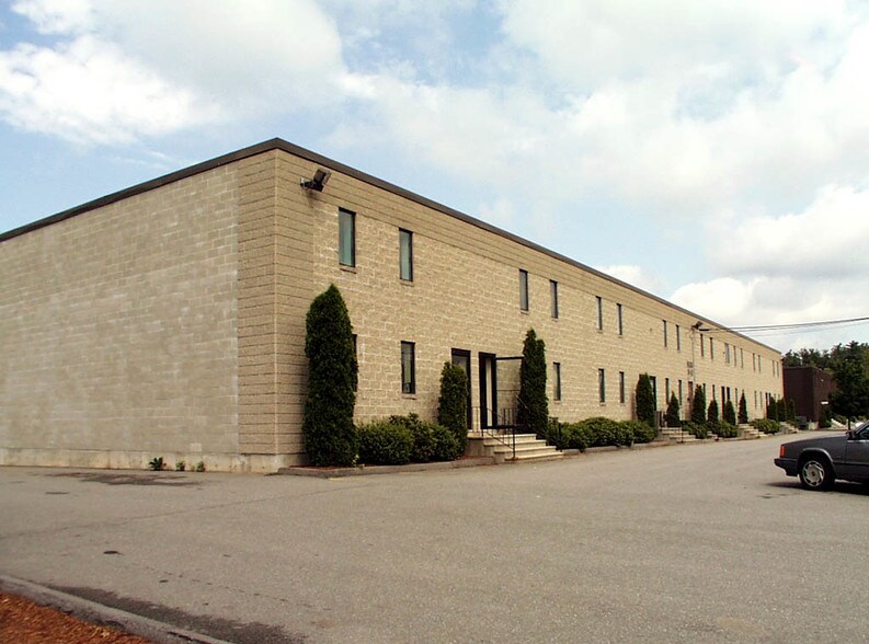 More Photos Of 10-12 Delaware Dr, Salem Industrial For Lease