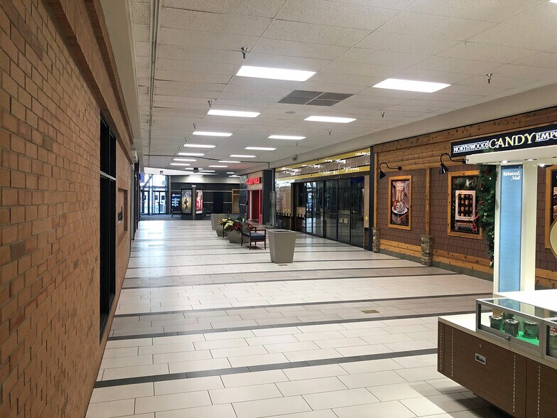More Photos Of 706 Kirkwood Mall, Bismarck General Retail For Lease