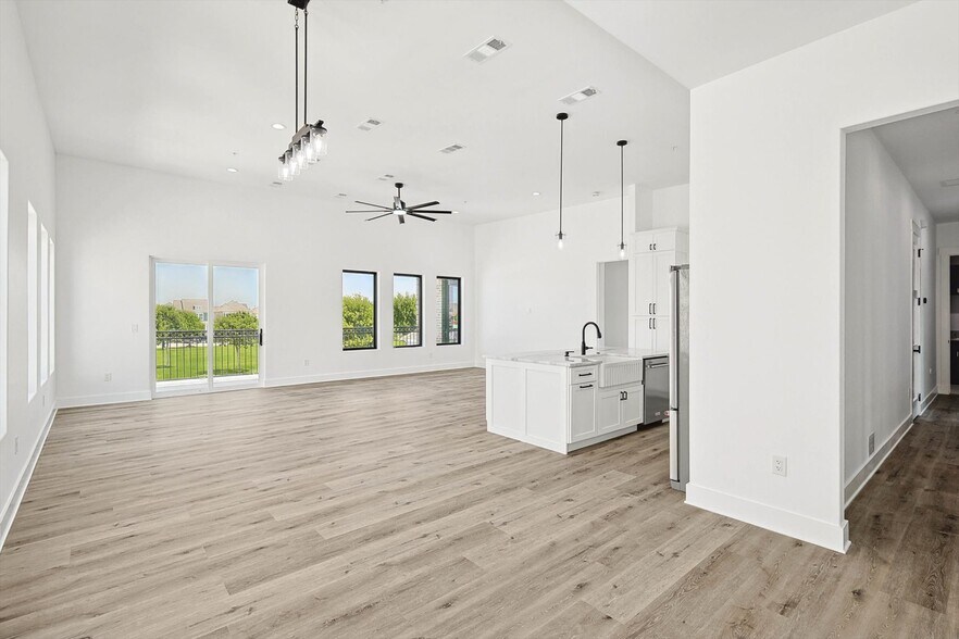 More Photos Of 767 W Main St, Coppell Storefront Retail Office For Sale