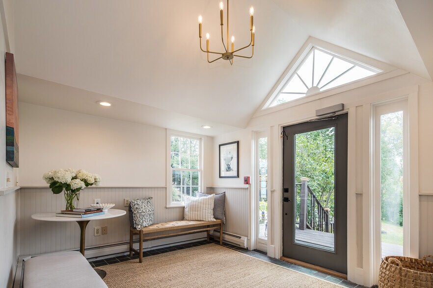 More Photos Of 54 Red Clover Ln, Mendon Hotel For Sale