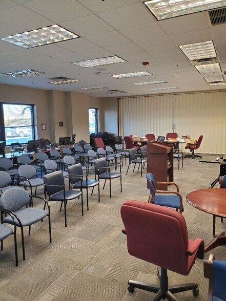 More Photos Of 4750 S Garnett Rd, Tulsa Office For Sale