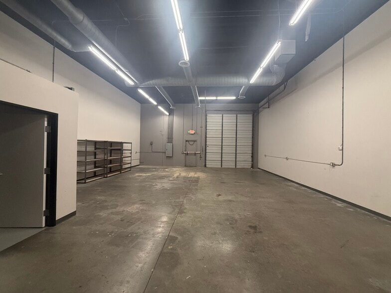 More Photos Of 2610 E Mohawk Ln, Phoenix Warehouse For Sale