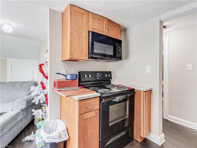 More Photos Of 5521 W 48th St, Parma Apartments For Sale