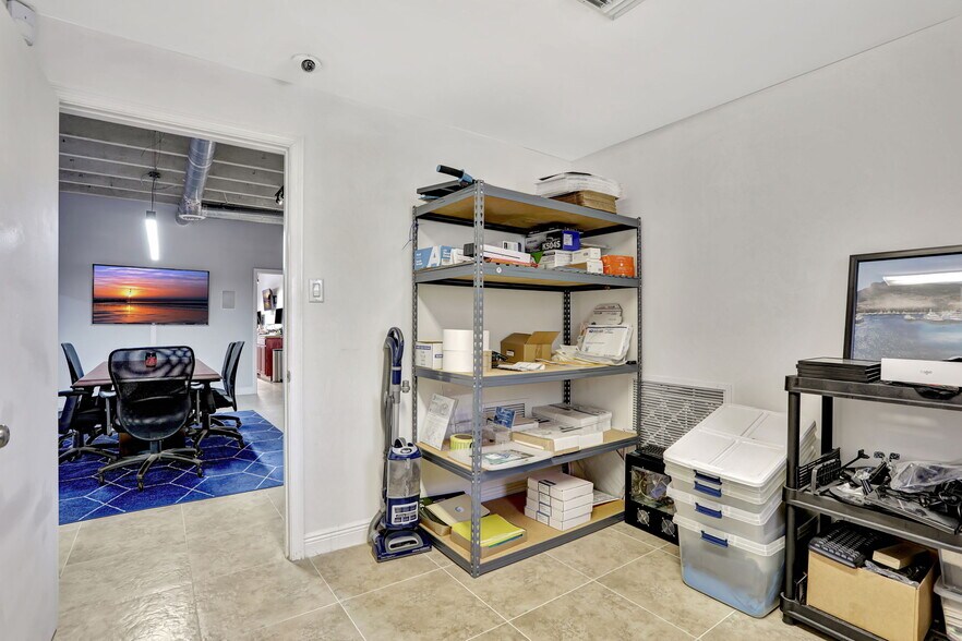 More Photos Of 3496 NE 12th Ter, Oakland Park Warehouse For Sale
