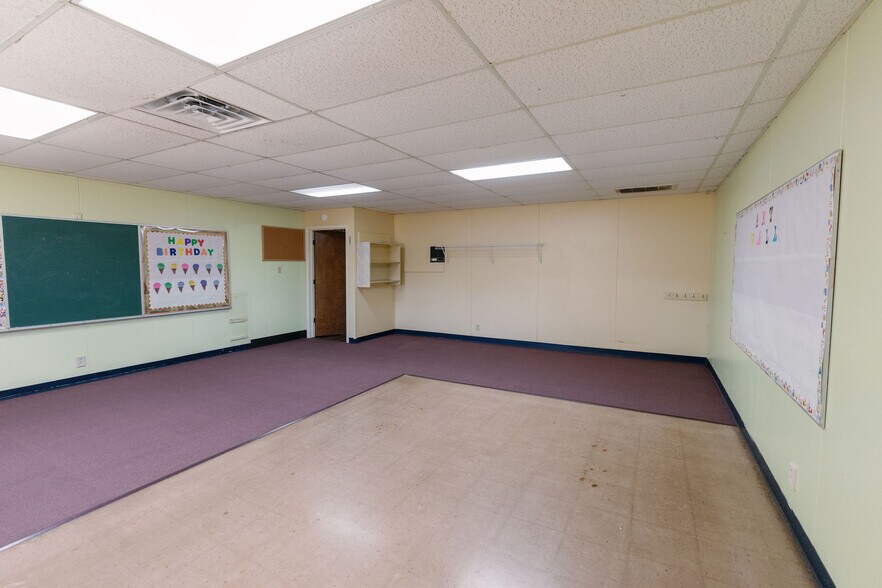 More Photos Of 1522 Weeks St, Wichita Falls Office For Sale