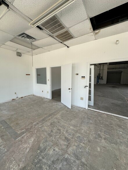 More Photos Of 10602 Clay Rd, Houston Unknown For Lease