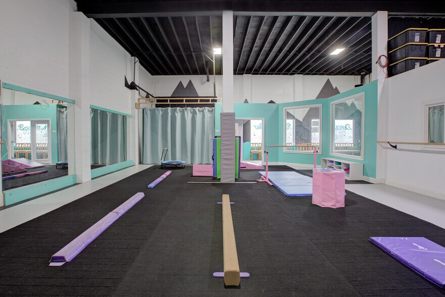 More Photos Of 1560 SE Stephens St, Roseburg Freestanding For Sale