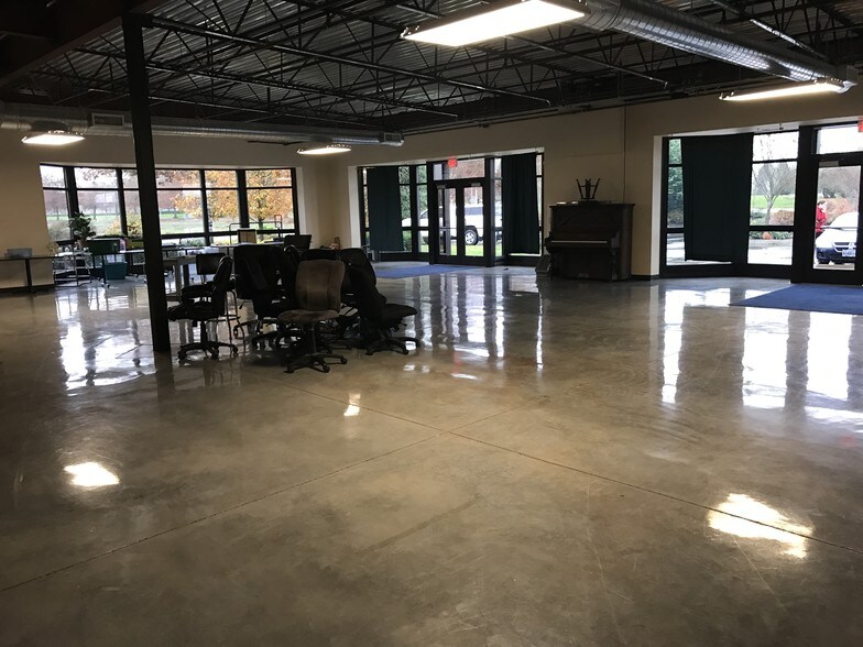 More Photos Of 400 International Way, Springfield Office For Lease