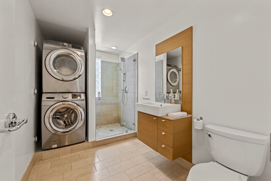 More Photos Of 631 N Larchmont Blvd #3, Los Angeles Office Residential For Lease