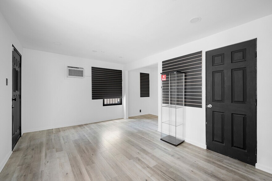 More Photos Of 7798 Foothill Blvd, Tujunga Freestanding For Sale