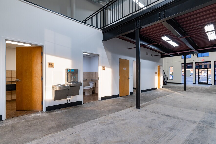 More Photos Of 755 Bielenberg Dr, Woodbury Storefront Retail Office For Lease