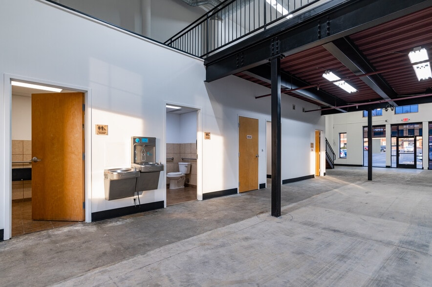 More Photos Of 755 Bielenberg Dr, Woodbury Storefront Retail Office For Lease