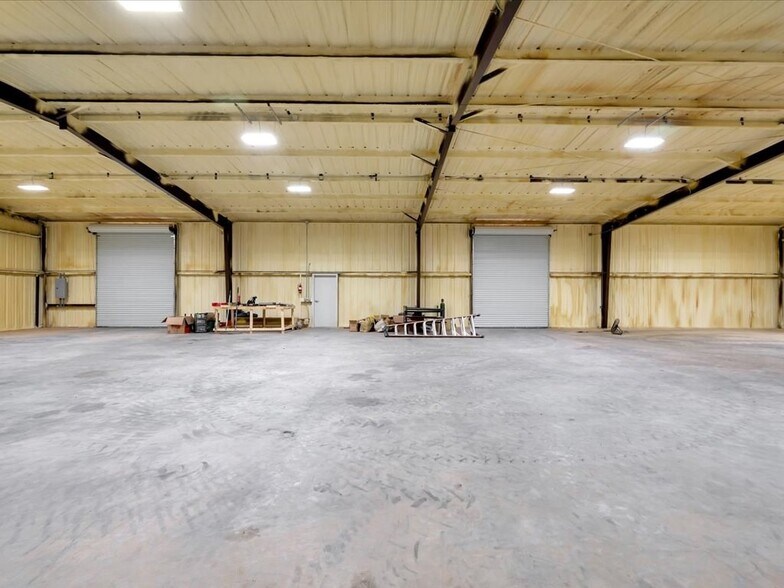 More Photos Of 1807 Webber Lufkin TX 75904 st, Lufkin Warehouse For Lease