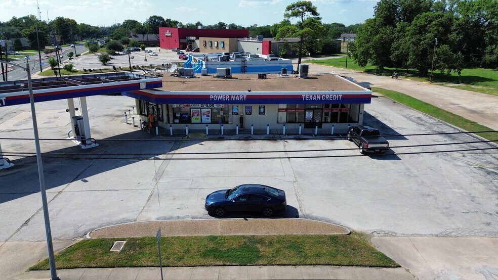 More Photos Of 1601 N Alexander Dr, Baytown Storefront For Lease