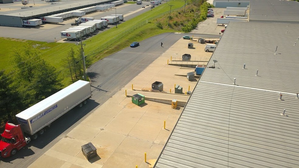 More Photos Of 10100-10130 Toebben Dr, Independence Warehouse For Lease