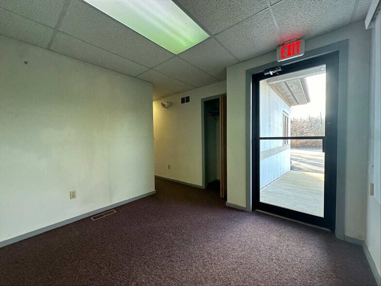 More Photos Of 32 William F Palmer Rd, Moodus Freestanding For Lease