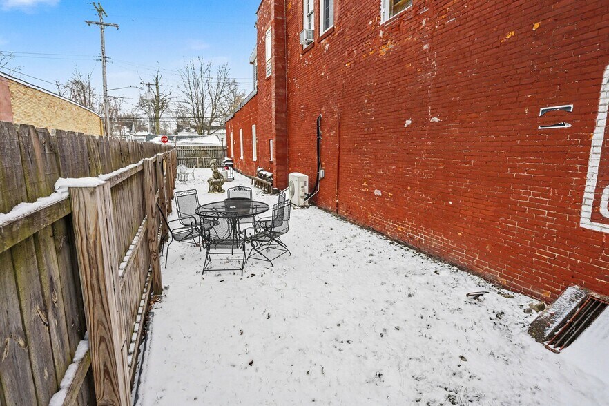 More Photos Of 130 E Water St, Constantine General Retail For Sale