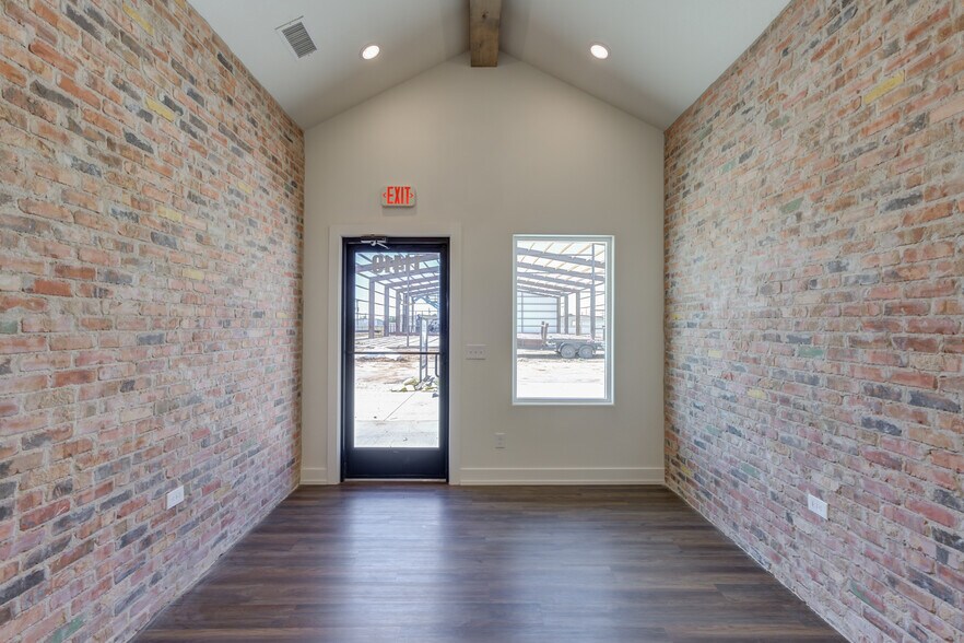 More Photos Of 11419 CR 2220, Lubbock Warehouse For Sale