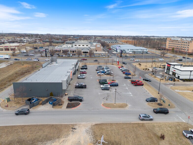 More Photos Of 3600 SE Guess Who Dr, Bentonville Storefront For Lease