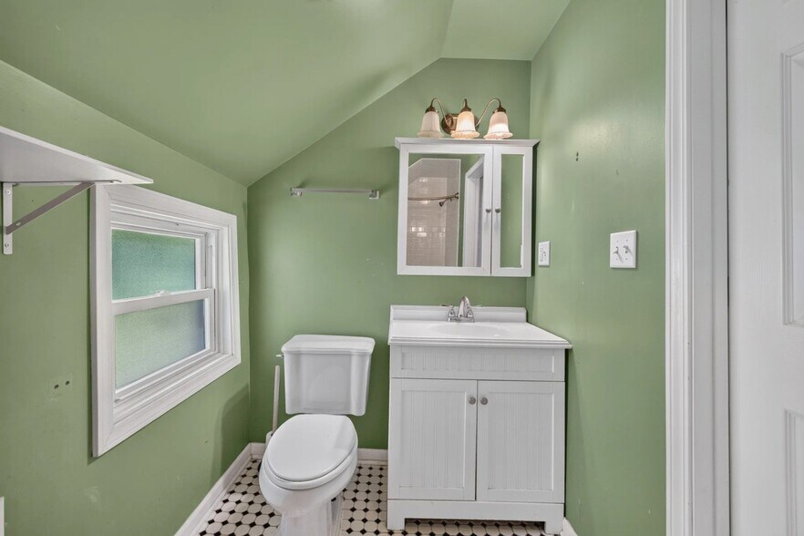 More Photos Of 14329 Beacon Ave, Orland Park General Retail For Sale