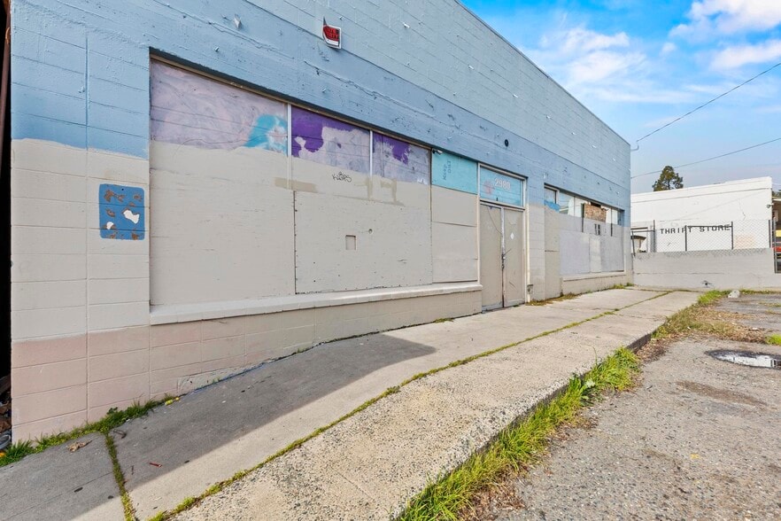 More Photos Of 2980 Myers St, Oroville General Retail For Sale