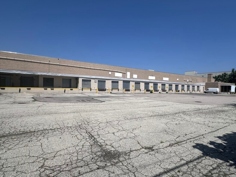 More Photos Of 1007-1011 W Butler St, Philadelphia Distribution For Lease