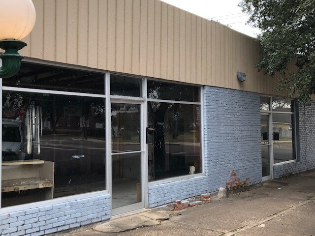 More Photos Of 1102 Main St, Commerce Storefront For Sale