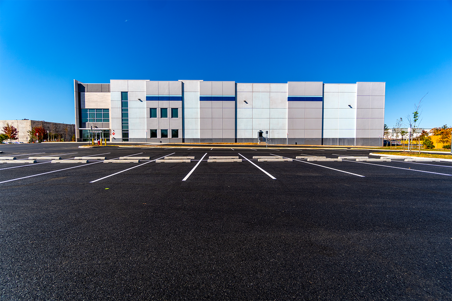 More Photos Of 25435 Pleasant Valley Rd, Chantilly Industrial For Lease