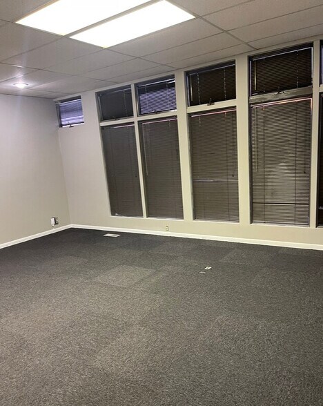 More Photos Of 5907 Highgrove Rd, Grandview Office For Lease