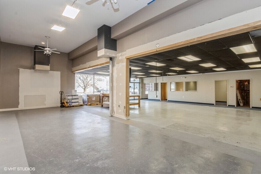 More Photos Of 1207 Highland Ct, Iowa City Showroom For Lease