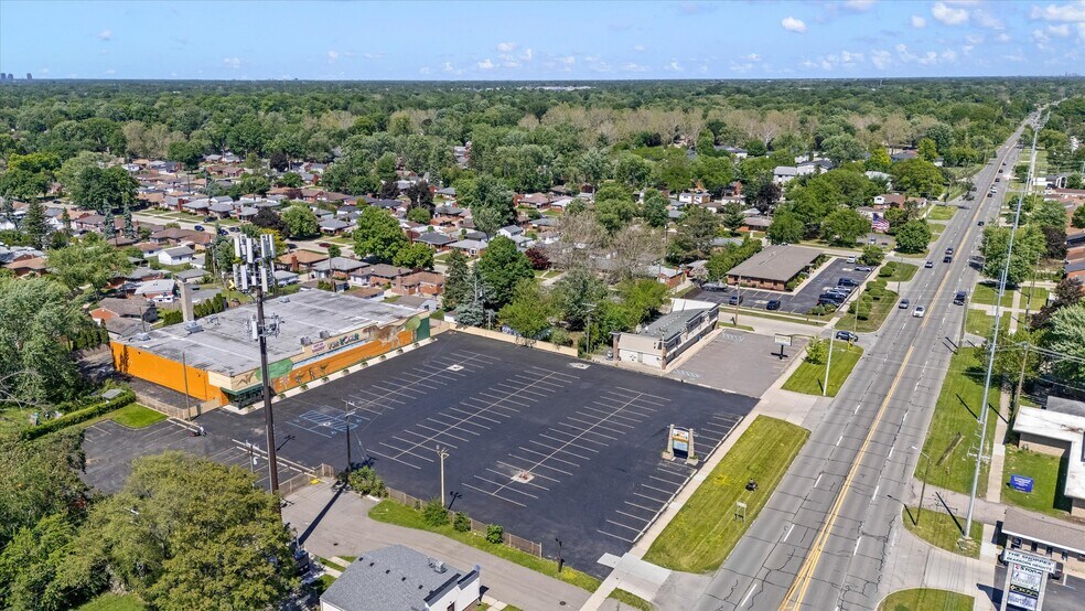 More Photos Of 27200 Joy Rd, Redford Township Freestanding For Lease
