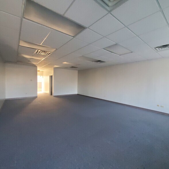 More Photos Of 121 Springfield Ave, Joliet Storefront Retail Office For Lease
