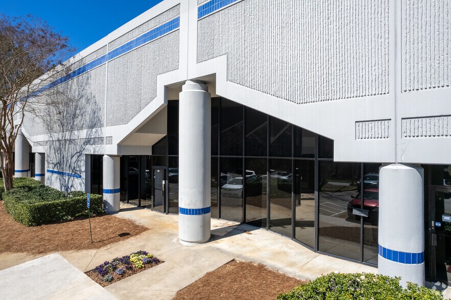 More Photos Of 5242 Royal Woods Pky, Tucker Unknown For Lease