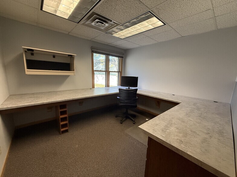 More Photos Of 6135 N American Ln, De Forest Warehouse For Lease