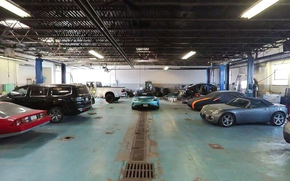 More Photos Of 12827 Frankstown Rd, Pittsburgh Auto Dealership For Lease