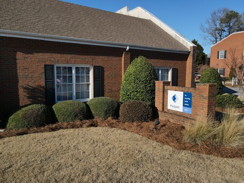 More Photos Of 160 Hawthorne Park, Athens Medical For Sale