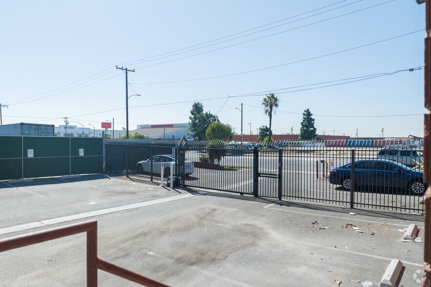 More Photos Of 151-153 W Rosecrans Ave, Gardena Warehouse For Lease