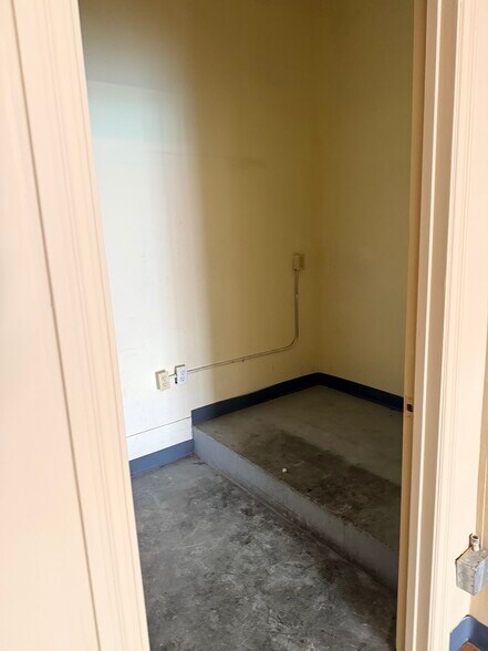 More Photos Of 900-1002 San Fernando Rd, San Fernando General Retail For Lease