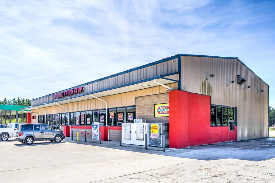 More Photos Of 22263 US Highway 59 N, Queen City Service Station For Sale