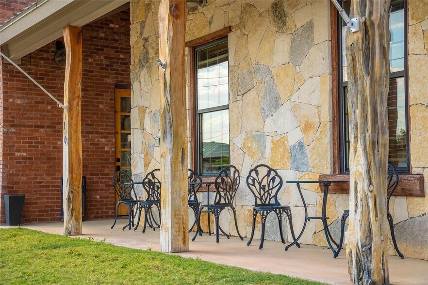 More Photos Of 301 E Brown St, San Saba Freestanding For Sale