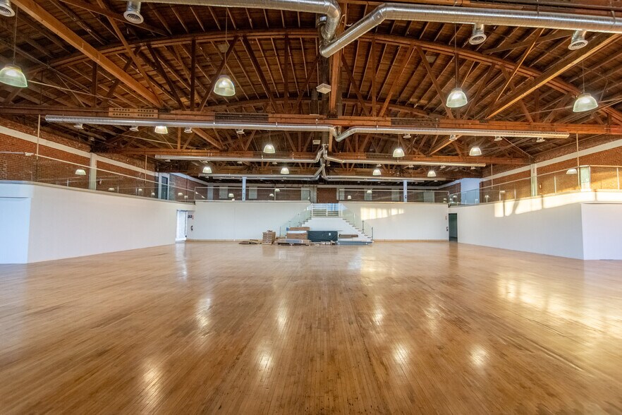 More Photos Of 1800 Essex St, Los Angeles Light Distribution For Lease