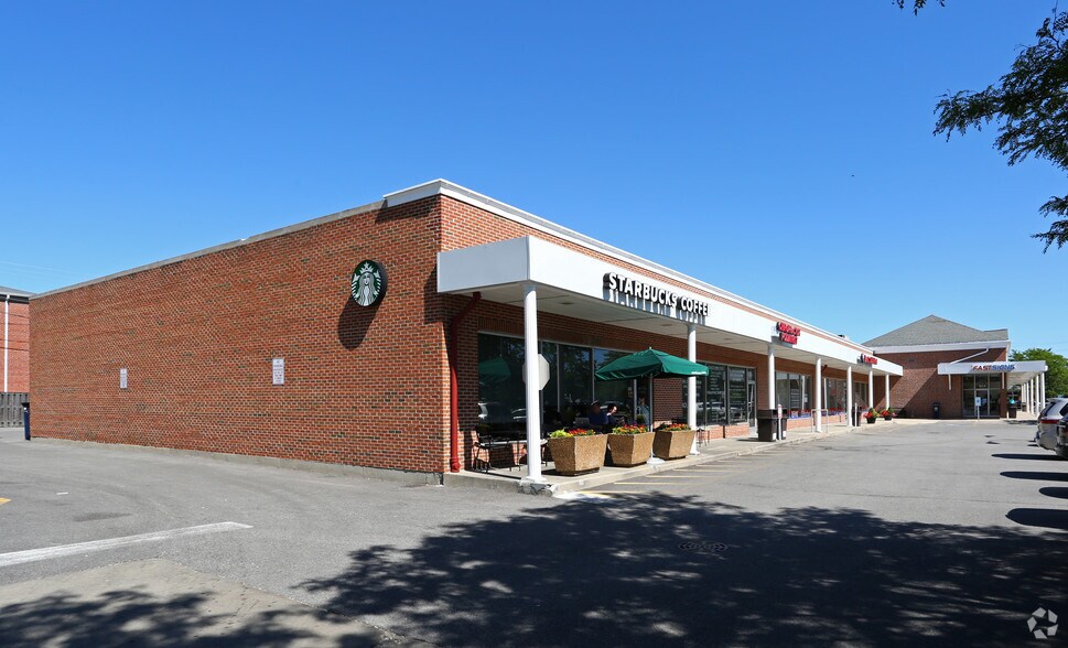 More Photos Of 1802-1828 N Arlington Heights Rd, Arlington Heights Unknown For Lease