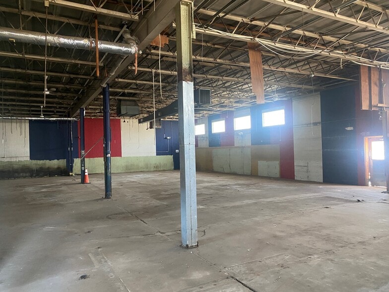 More Photos Of 195 Freight St, Waterbury Bar For Lease